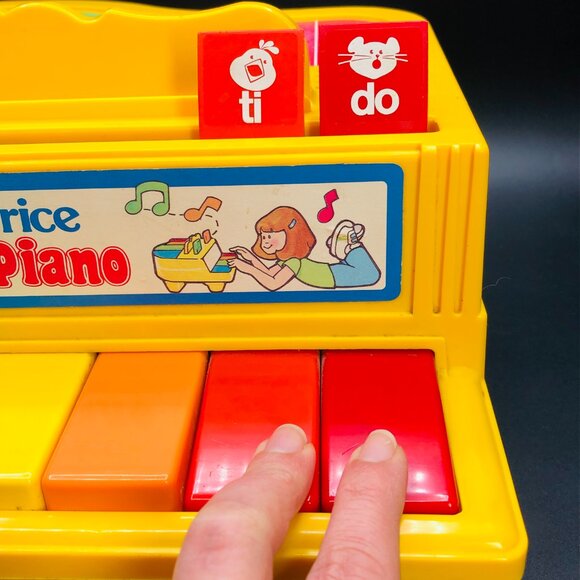 Vintage 1986 FISHER PRICE Grand Piano 8 Pop Up Music Note Rainbow Keys Retro Toy - Picture 8 of 15